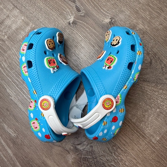 CROCS x Cocomelon Toddlers Classic Clogs Size 9 NWOB - Picture 8 of 8